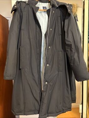 GAP Women Black Puffer Coat with Faux-Fur Trimmed Hood